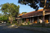 Hotel Purnama Mulia - Pool