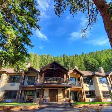 The Inn on Fall River & Fall River Cabins