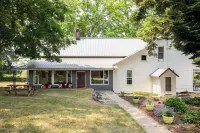 The Cottonwood Inn B&B - parking