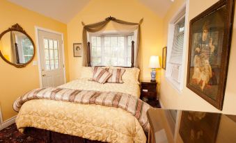 Hearthstone Elegant Lodge by the River