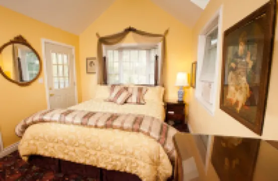 Hearthstone Elegant Lodge by the River Hotels in 