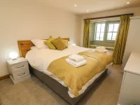 Lanshaw House - 4-Star