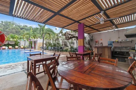 Hotel Yeah Rincón de Guayabitos