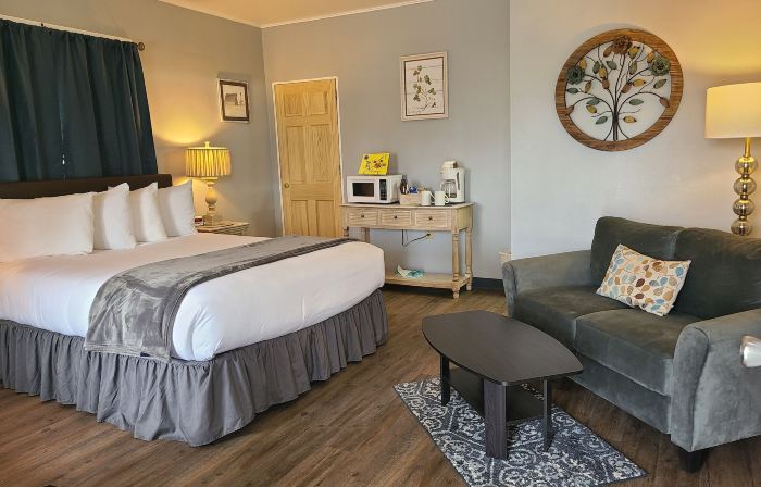 Lamplighter Cabins & Suites