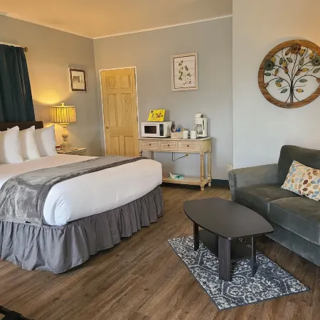 Lamplighter Cabins & Suites