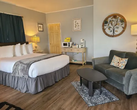 Lamplighter Cabins & Suites Hotels in Helena