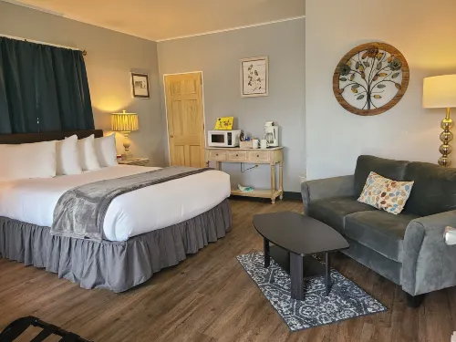 Lamplighter Cabins & Suites Hotels in Helena