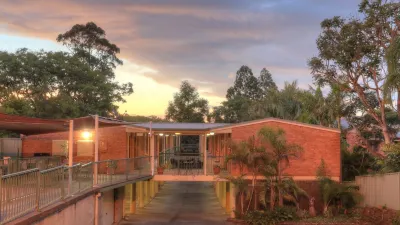 Bent Street Motor Inn Hotels near Market Square