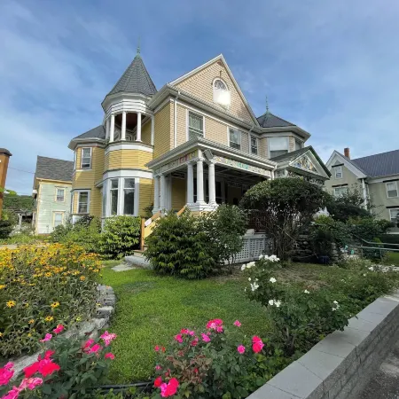 Munroe Inn Boutique Hotel