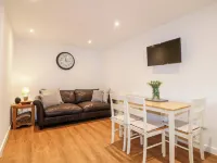 Farley Cottage II Hotels near Alton Towers