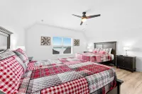 Cedar Shores 7 Bedroom Home by RedAwning