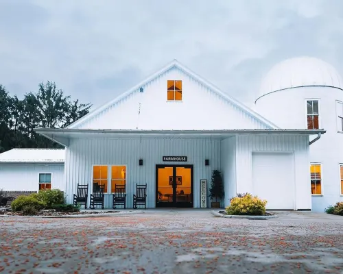Pine Cove Treehouses & Cabins Hotels in Holmes County