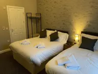 St Ives Hotels in Skewen