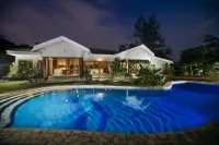 Nakatumble - Luxury Sustainable Villa with Farm Hotels in Hideaway Island