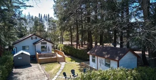 Cozy All-Season Family Cottage in Balm Beach! Tiny住宿飯店