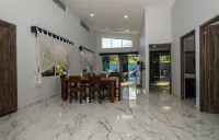 3 bdrs, close to beach & Marino Ballena National Park!