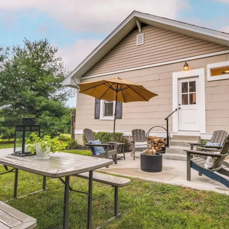Country Home Near Eiu and Lake Charleston!