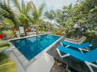 Rooms & Pool Macaws