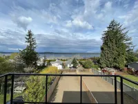 Stunning Ocean Views and a Short Stroll to Downtown
