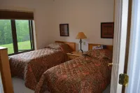 Luxury 3BR/3BA Ski On/Off Lodges Bear Mountain Near Sunrise Chair Killington.