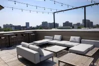 Luxury Spacious SkyLine View-Parking-Free Wine Hotels in 