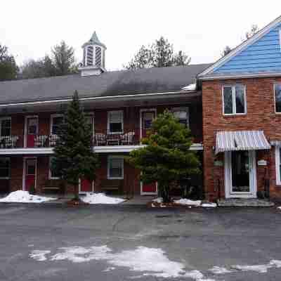 Stay Berkshires Hotel Exterior