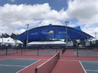 Spacious+cozy house, near the beach, heated pool.