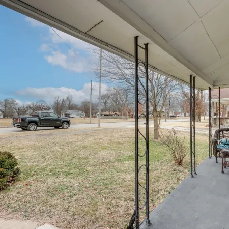 Walkable and Updated Nevada Home Family Friendly!