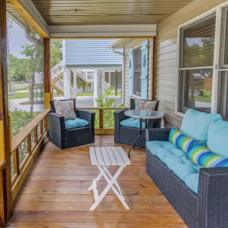 Dog-Friendly Oak Island Rental - 1 Mi to Beach!