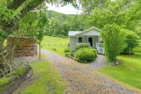 Best Getaway for 2 w/ Own Creek & Hot Tub - Wifi