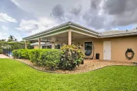 Riviera Beach Vacation Home w/ Pool: Walk to Beach - de playa