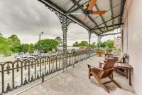 Charming Louisiana Getaway w/ Furnished Balcony! - Park Yeri