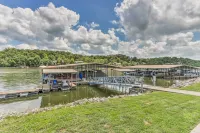 Lake View, Pool Access: Idyllic Camdenton Condo! - Apartments