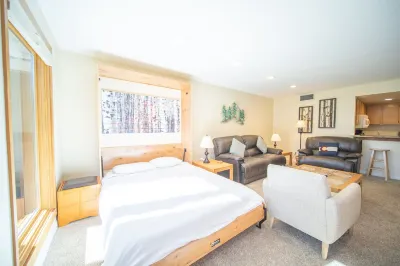 Quicksilver 1616 by SummitCove Lodging