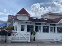 Kettle Valley Beach Resort Отели в г. Пентиктон