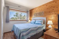 Idyllic Coastal Haven - Whale Watch in Depoe Bay! - parking
