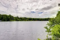 Lakefront Connecticut Retreat Near UConn - parking