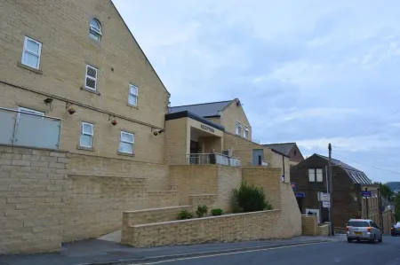 The Cambridge Hotel Отели рядом с достопримечательностью «Университет Хаддерсфилд Квинсгейт Кампус»