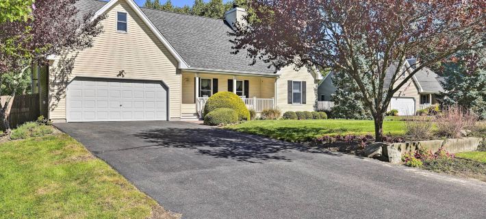 < 1 Mi to Beach: Luxury North Fork Retreat w/ Deck Hotels in Riverhead