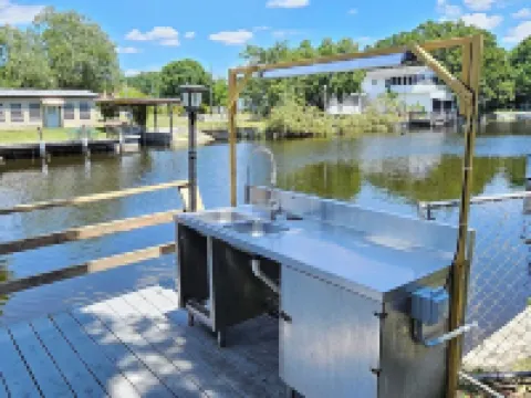 Fisherman's Paradise! 2Bd/2Ba Waterfront Retreat with Access to Lake Okeechobee! Hoteles en Condado de Okeechobee