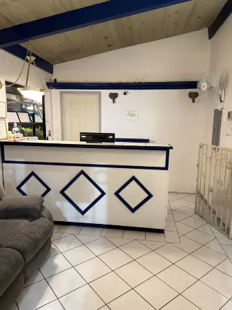 Cinderella Motel Отели в г. Сан Хуан Баутиста