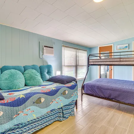 Mins from Anna Maria Island: Bright Home w/ Pool!