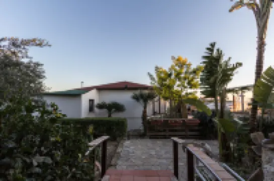 บีแอนด์บี เอกซี โดมุส