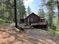 5 Arrows Cabin, quiet and quaint, backs up to the Nat'l forest!
