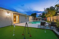Elegant Heated Pool Oasis - King Suite - Minutes to the Beach - Mini Golf