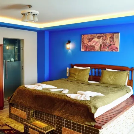 Rebetika Hotel & Bistro