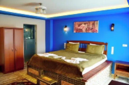 Rebetika Hotel & Bistro