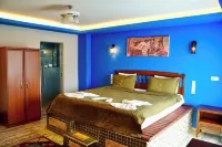 Rebetika Hotel & Bistro