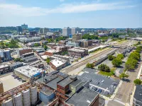 Stylish Getaway with Spacious Living Area - Cozy Urban Retreat