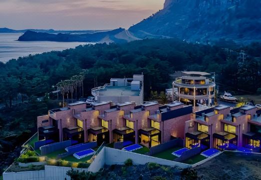 3. 오션브릭 풀빌라..